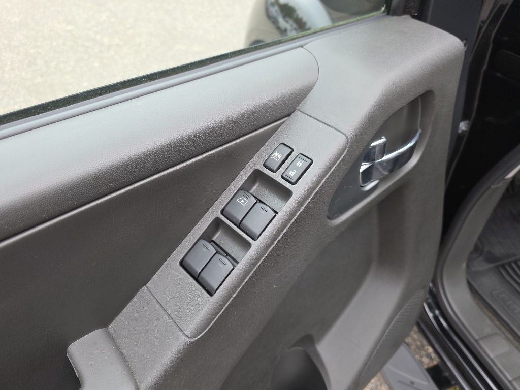 2015 Nissan Frontier Image 13