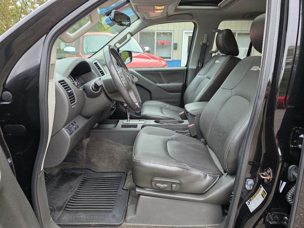 2015 Nissan Frontier Image 14