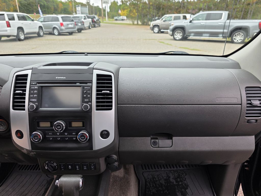 2015 Nissan Frontier Image 30