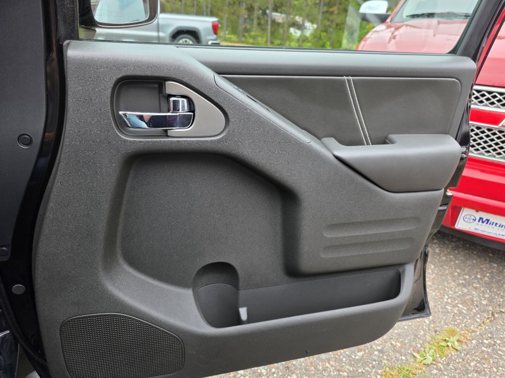 2015 Nissan Frontier Image 31