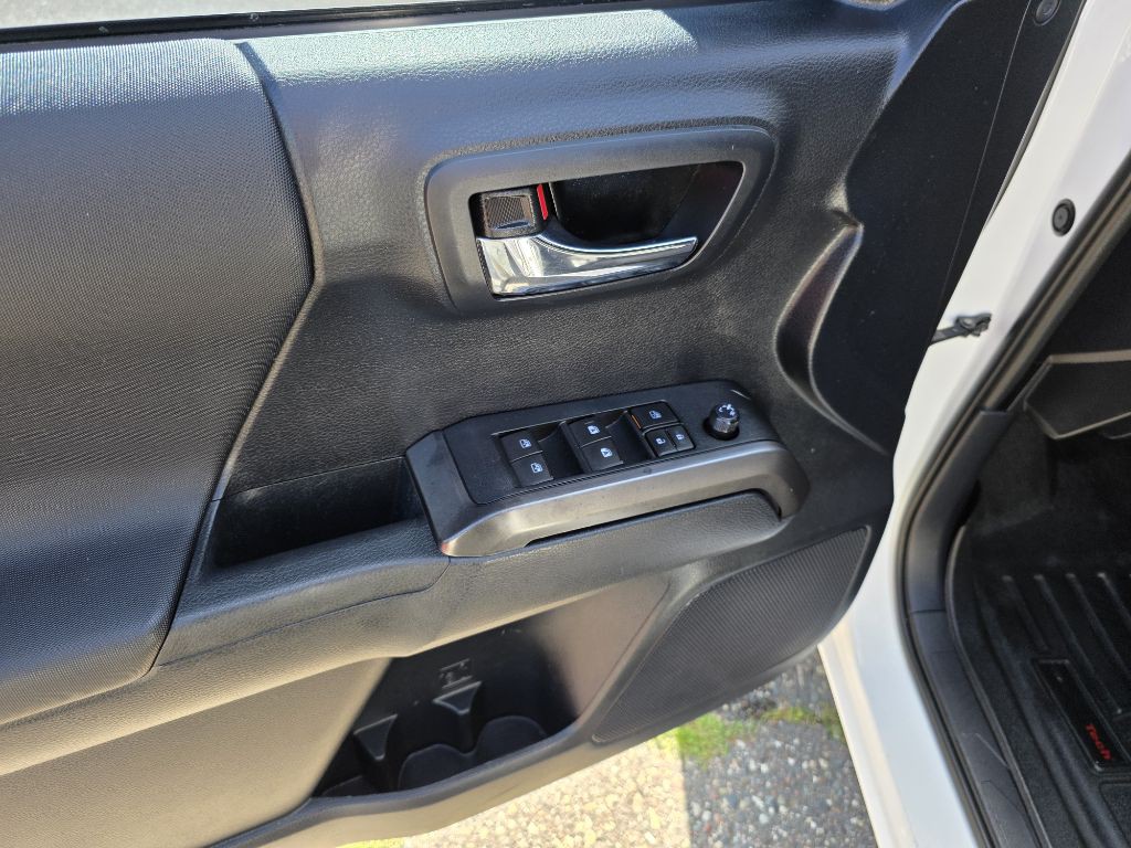 2019 Toyota Tacoma Image 10