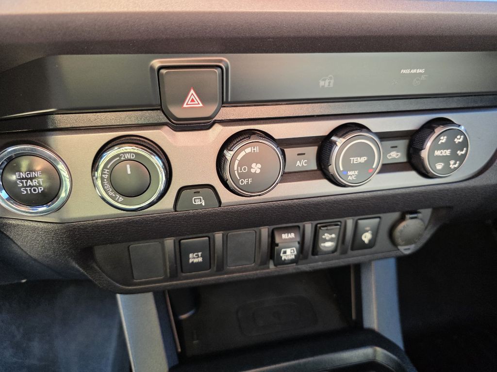 2019 Toyota Tacoma Image 16
