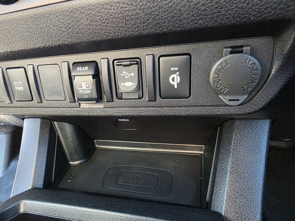 2019 Toyota Tacoma Image 18