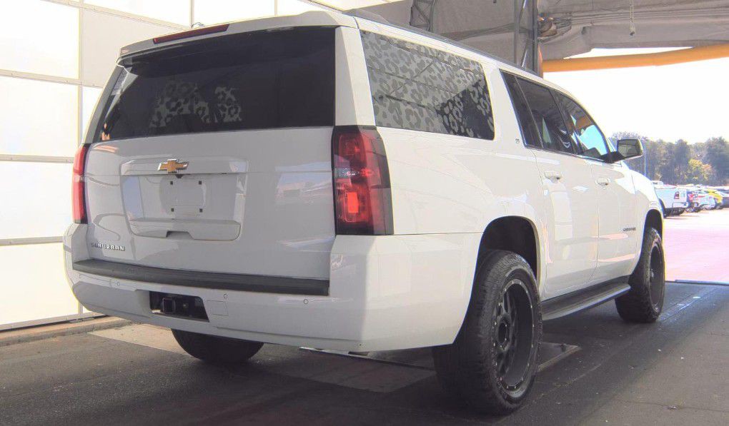 2020 Chevrolet Suburban Image 3