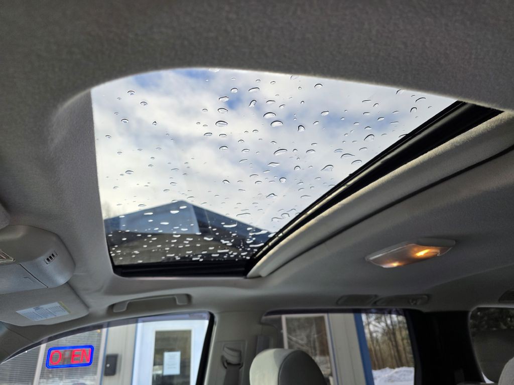 2016 Toyota Sequoia Image 12