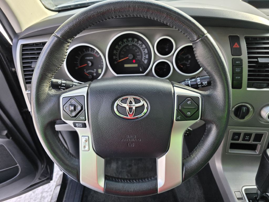 2016 Toyota Sequoia Image 13