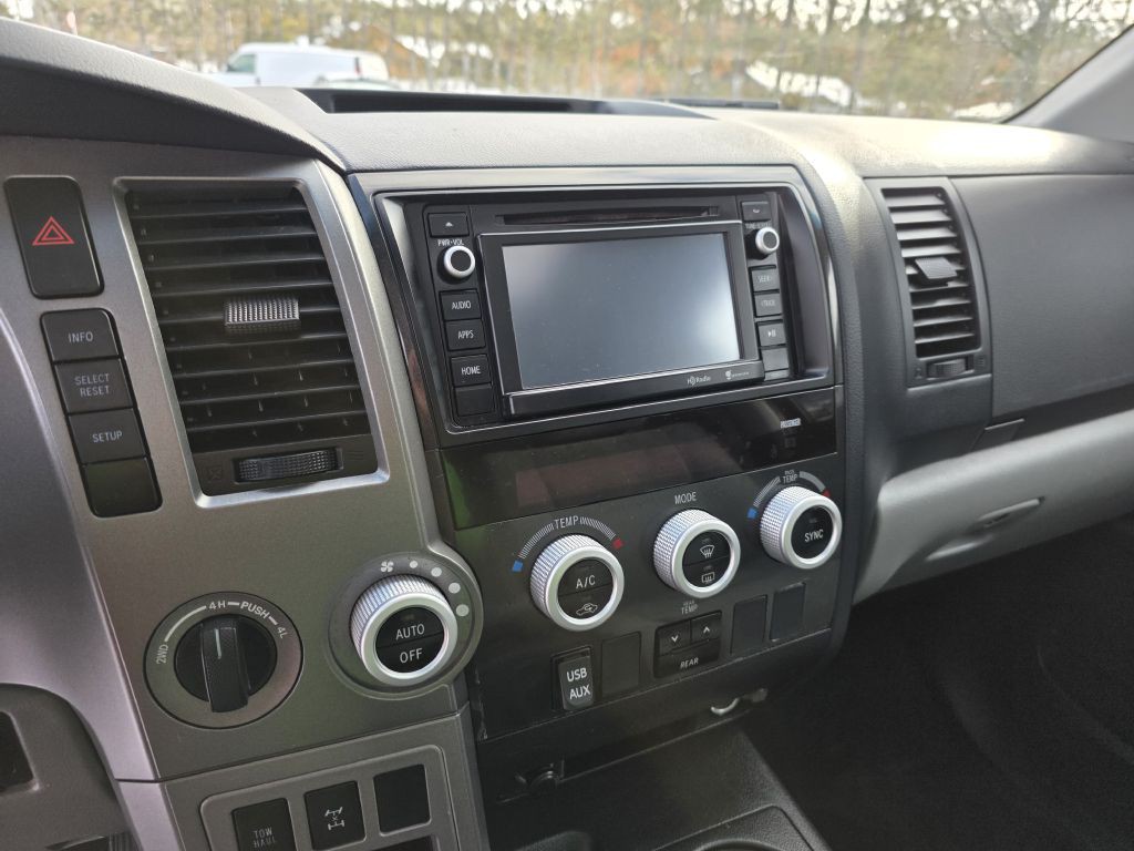 2016 Toyota Sequoia Image 14