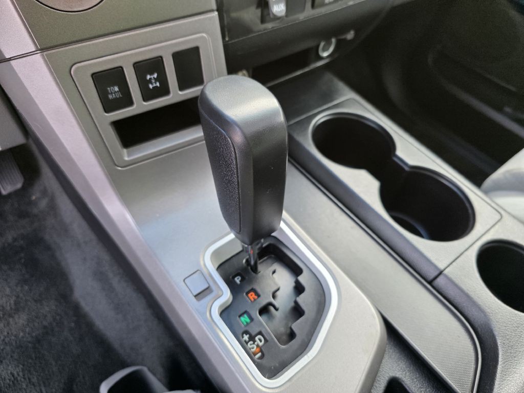 2016 Toyota Sequoia Image 18