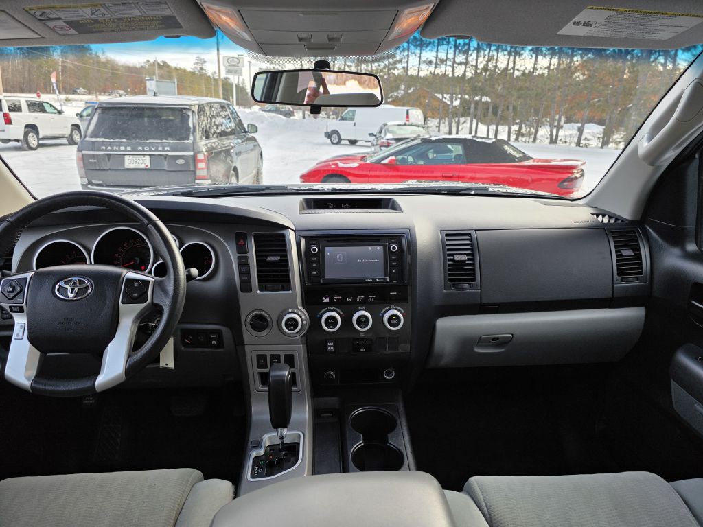 2016 Toyota Sequoia Image 19