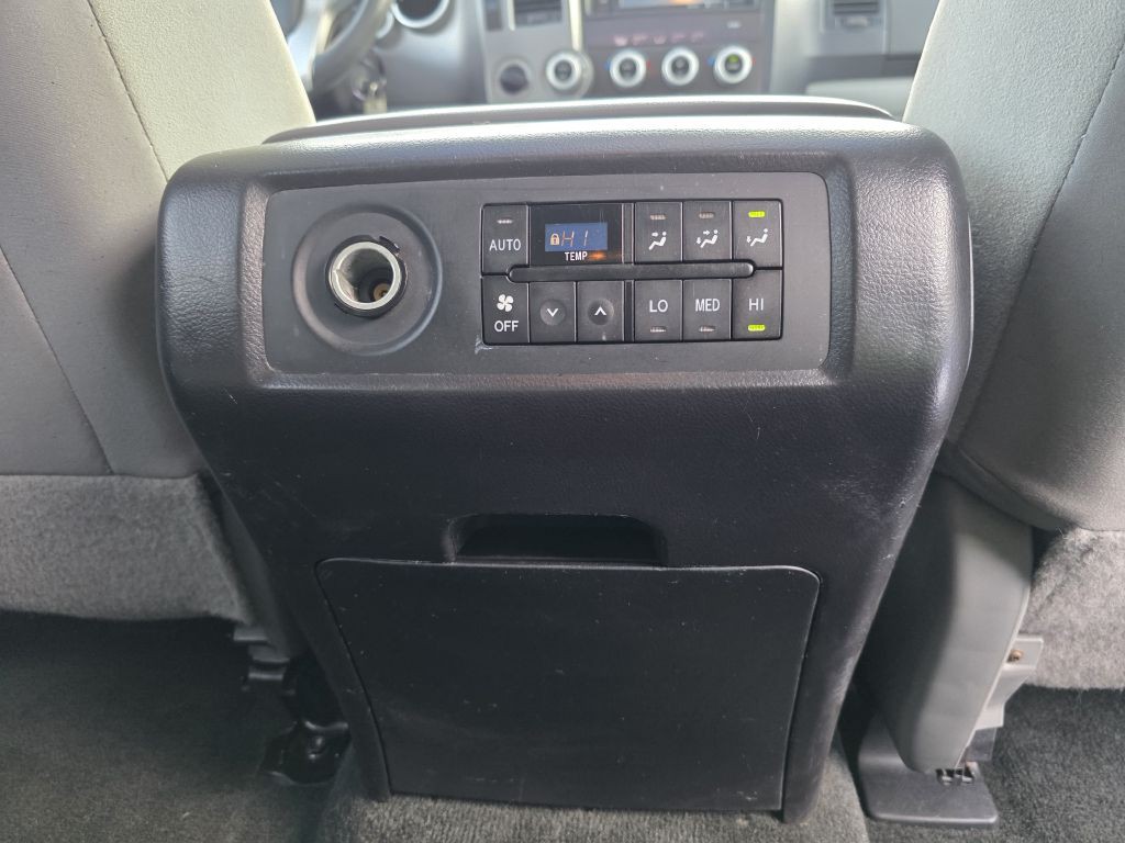2016 Toyota Sequoia Image 25