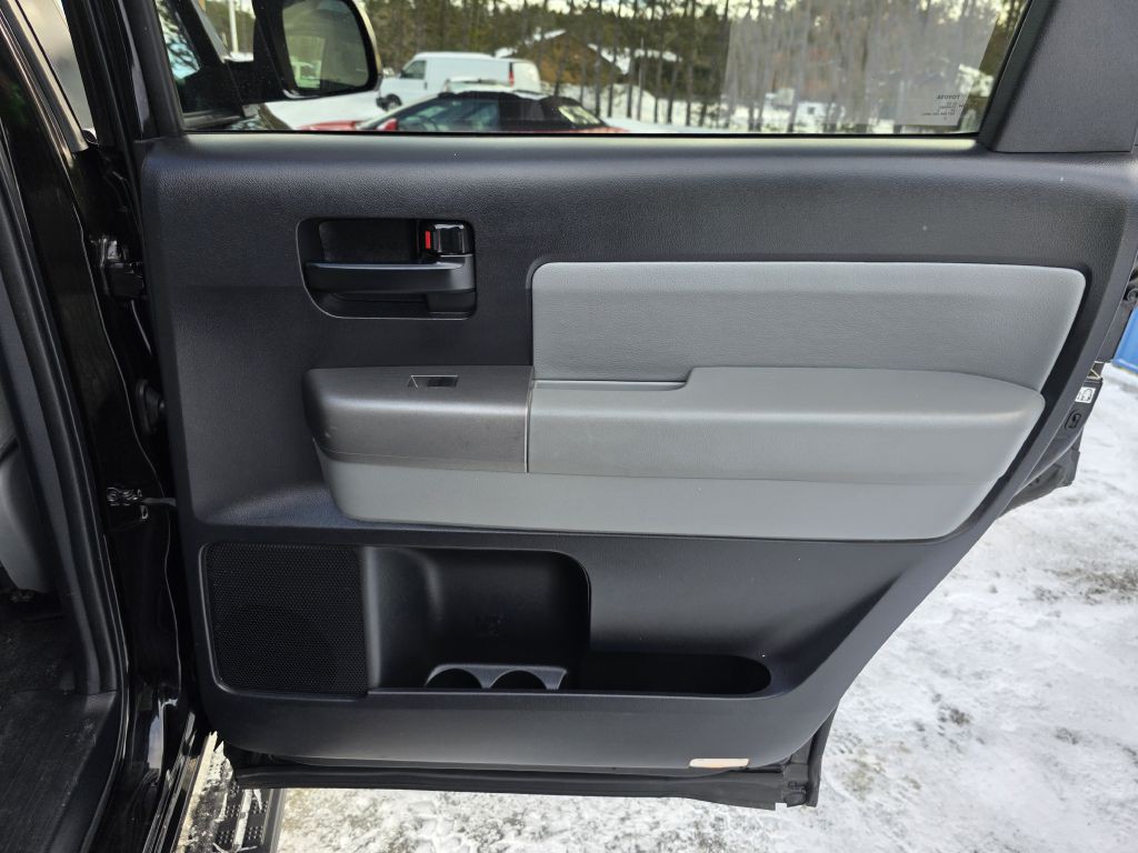 2016 Toyota Sequoia Image 26