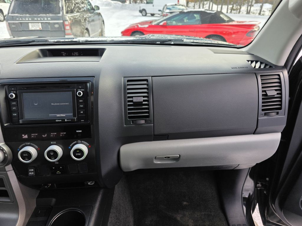 2016 Toyota Sequoia Image 28