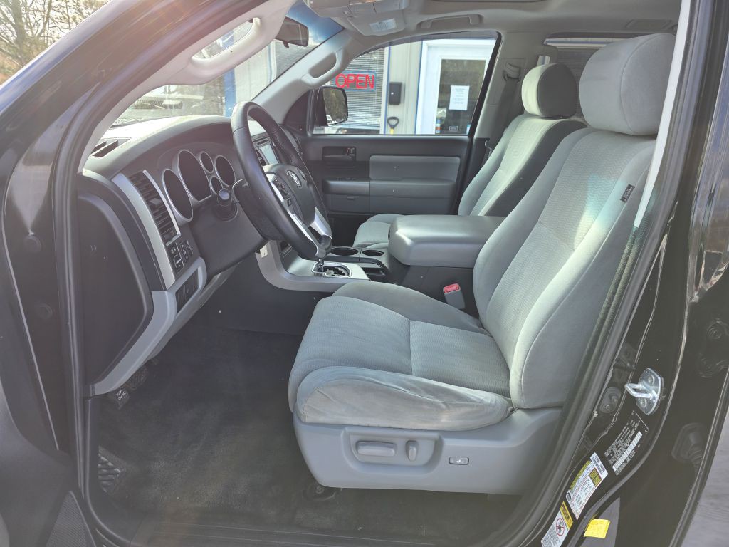 2016 Toyota Sequoia Image 12