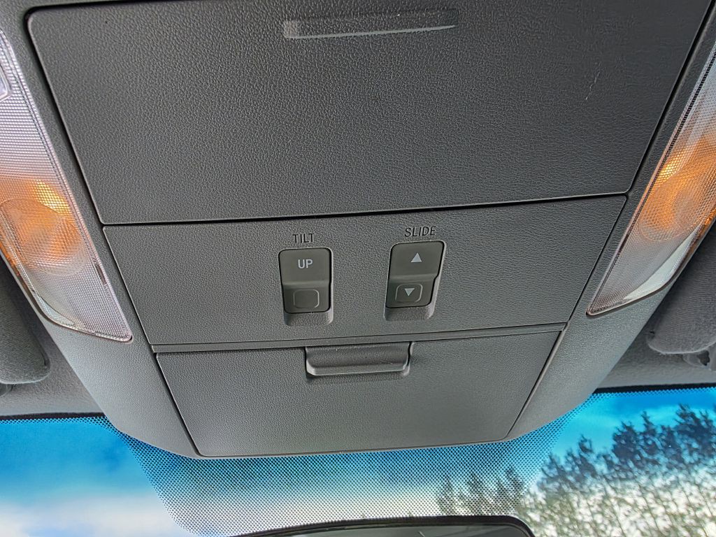 2016 Toyota Sequoia Image 18