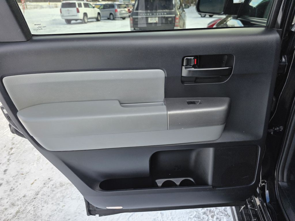 2016 Toyota Sequoia Image 21