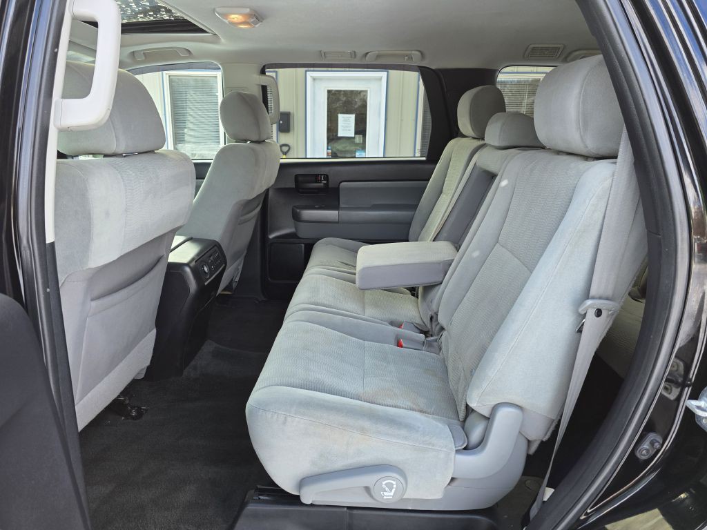 2016 Toyota Sequoia Image 22