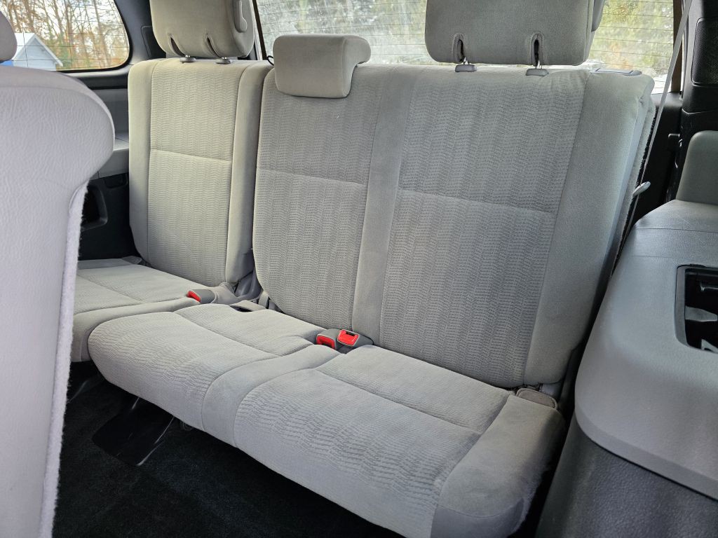 2016 Toyota Sequoia Image 23