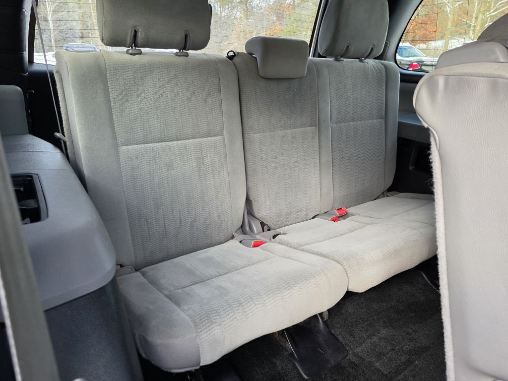 2016 Toyota Sequoia Image 24
