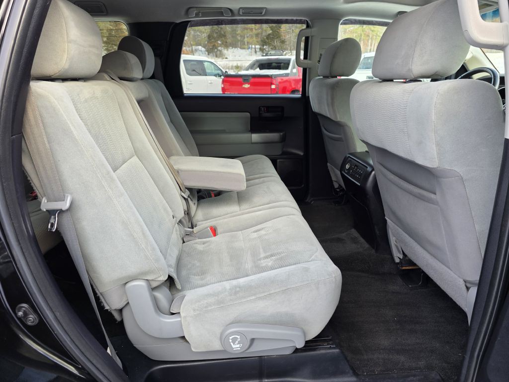 2016 Toyota Sequoia Image 25
