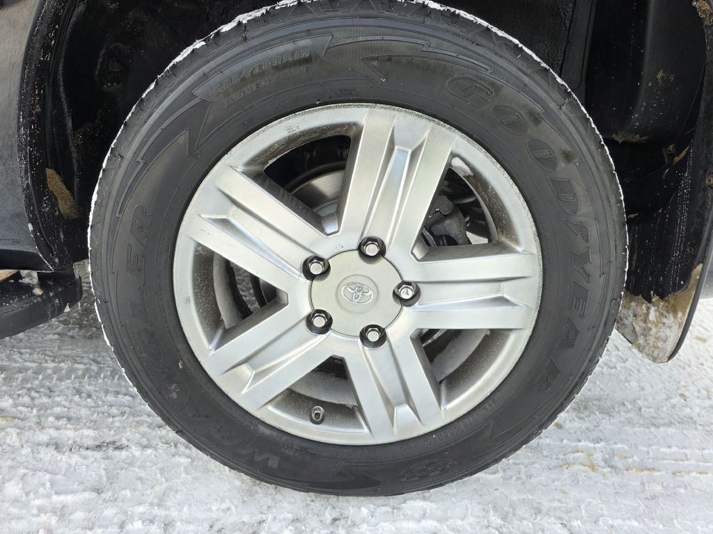 2016 Toyota Sequoia Image 34