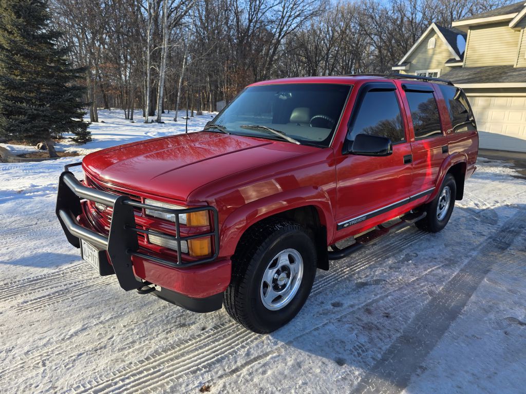 2000 Chevrolet Tahoe Image 1