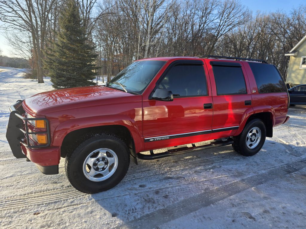 2000 Chevrolet Tahoe Image 2