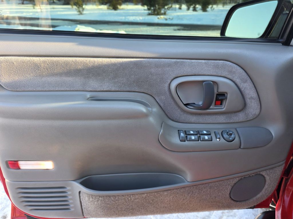 2000 Chevrolet Tahoe Image 17