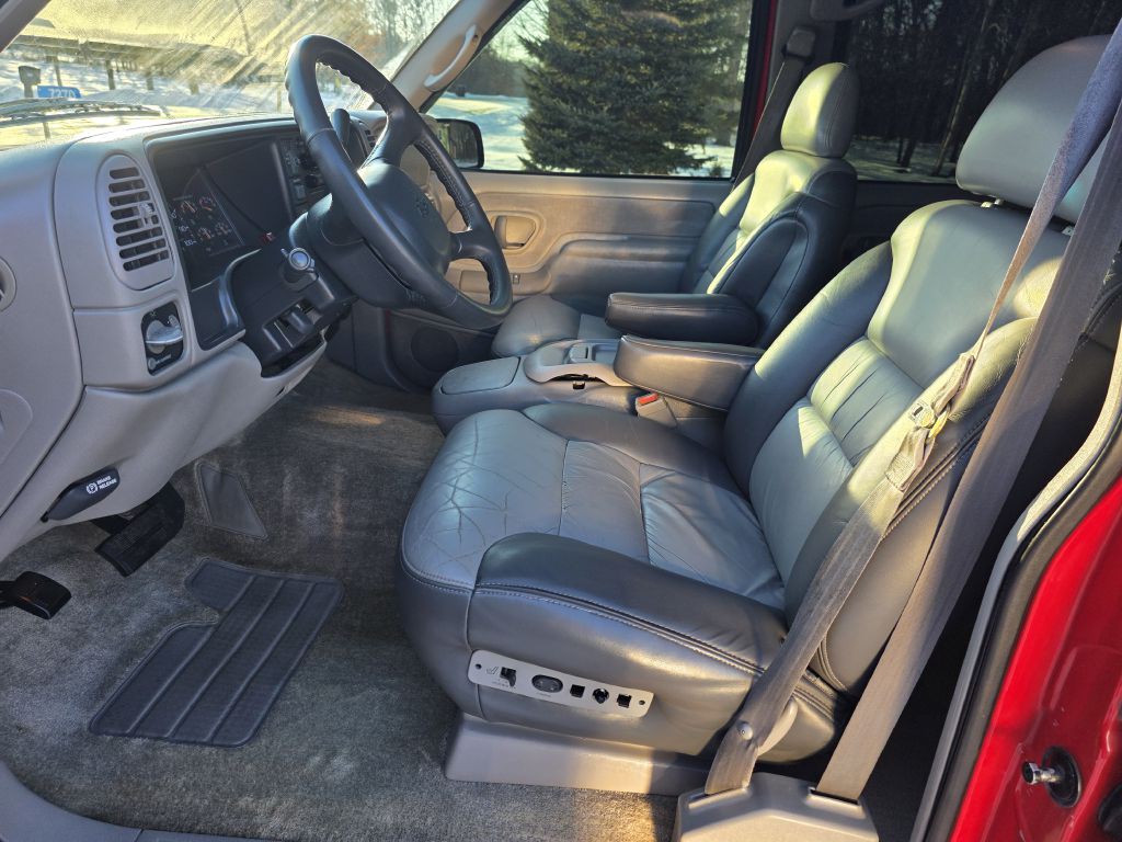 2000 Chevrolet Tahoe Image 18