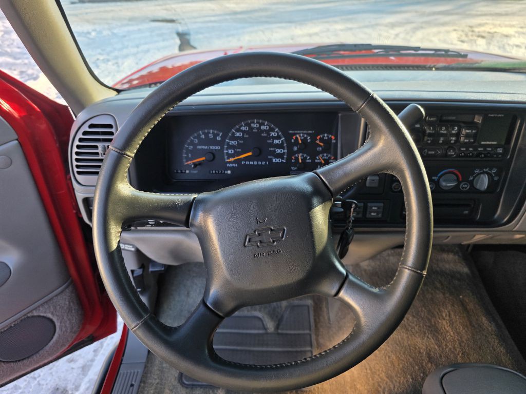 2000 Chevrolet Tahoe Image 19