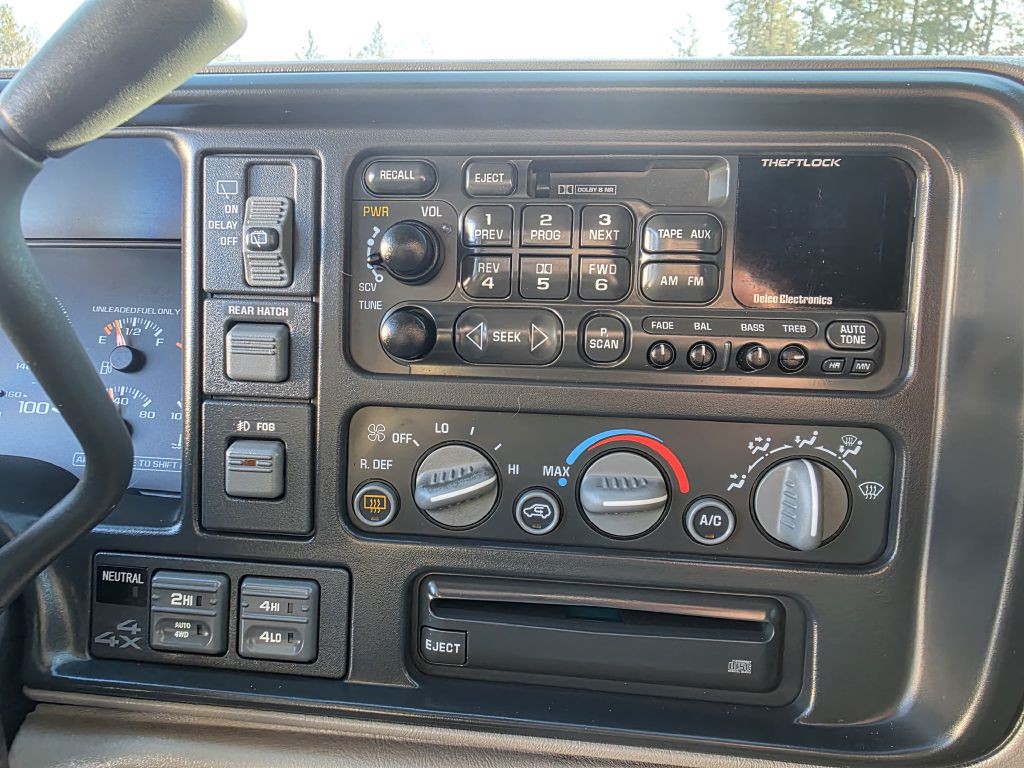 2000 Chevrolet Tahoe Image 20