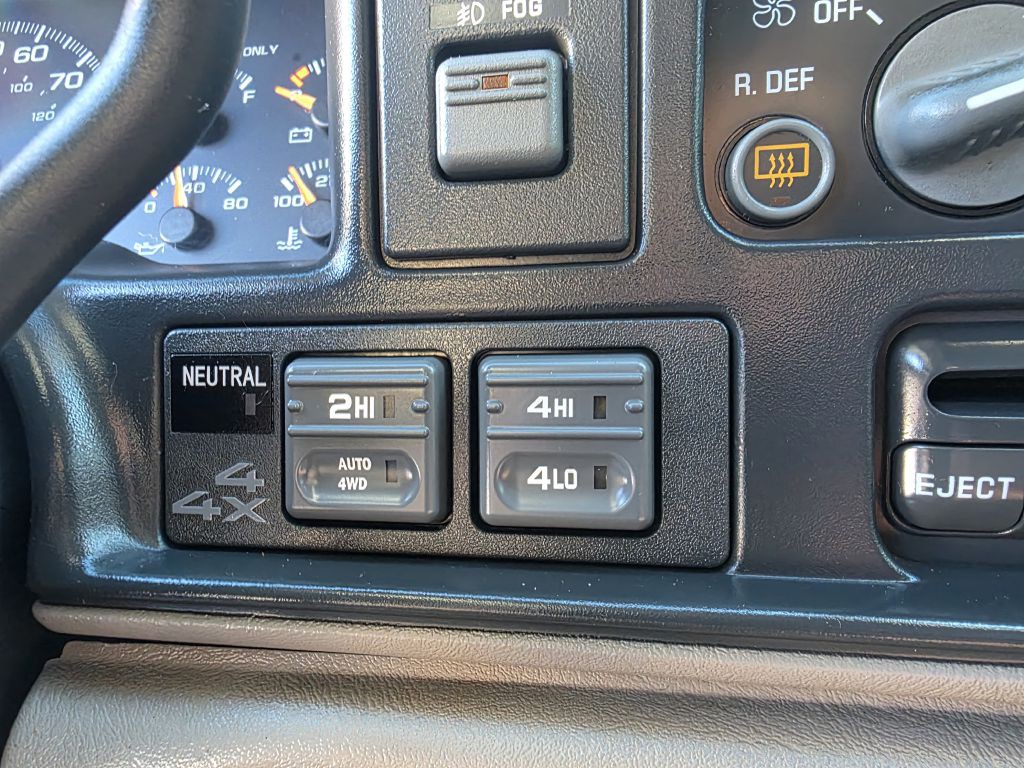 2000 Chevrolet Tahoe Image 21