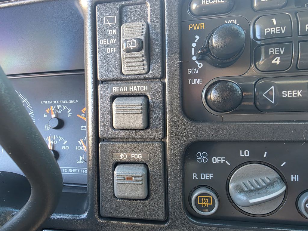 2000 Chevrolet Tahoe Image 22