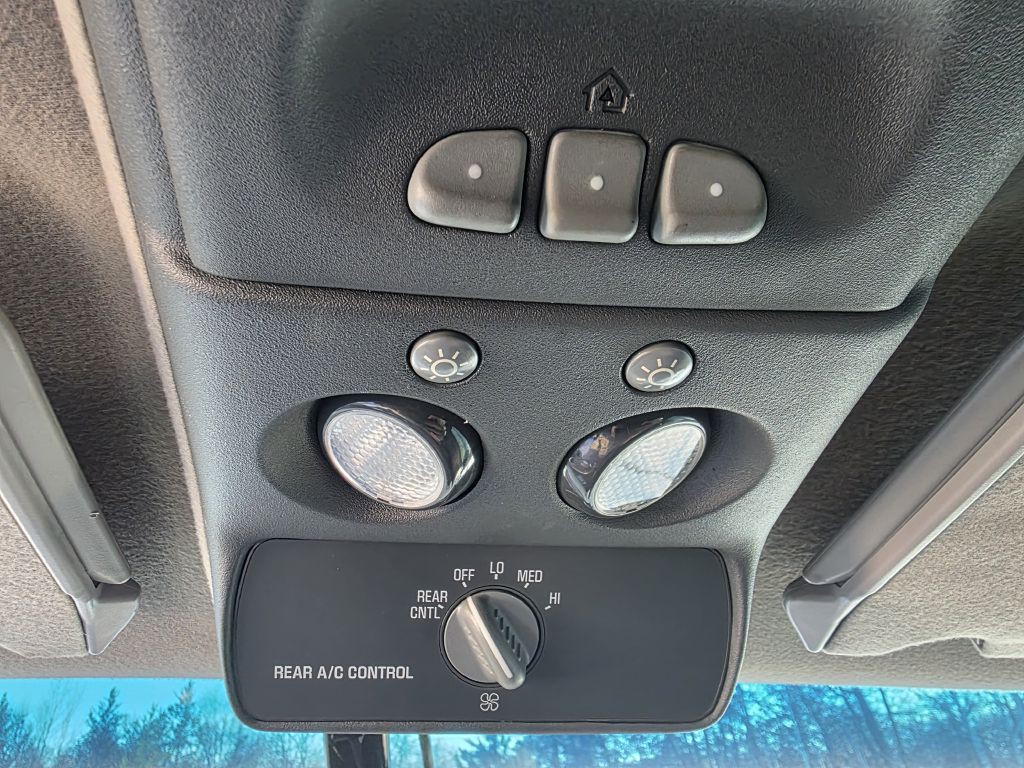 2000 Chevrolet Tahoe Image 23