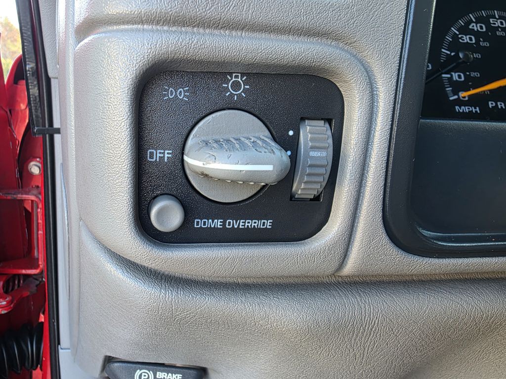 2000 Chevrolet Tahoe Image 25