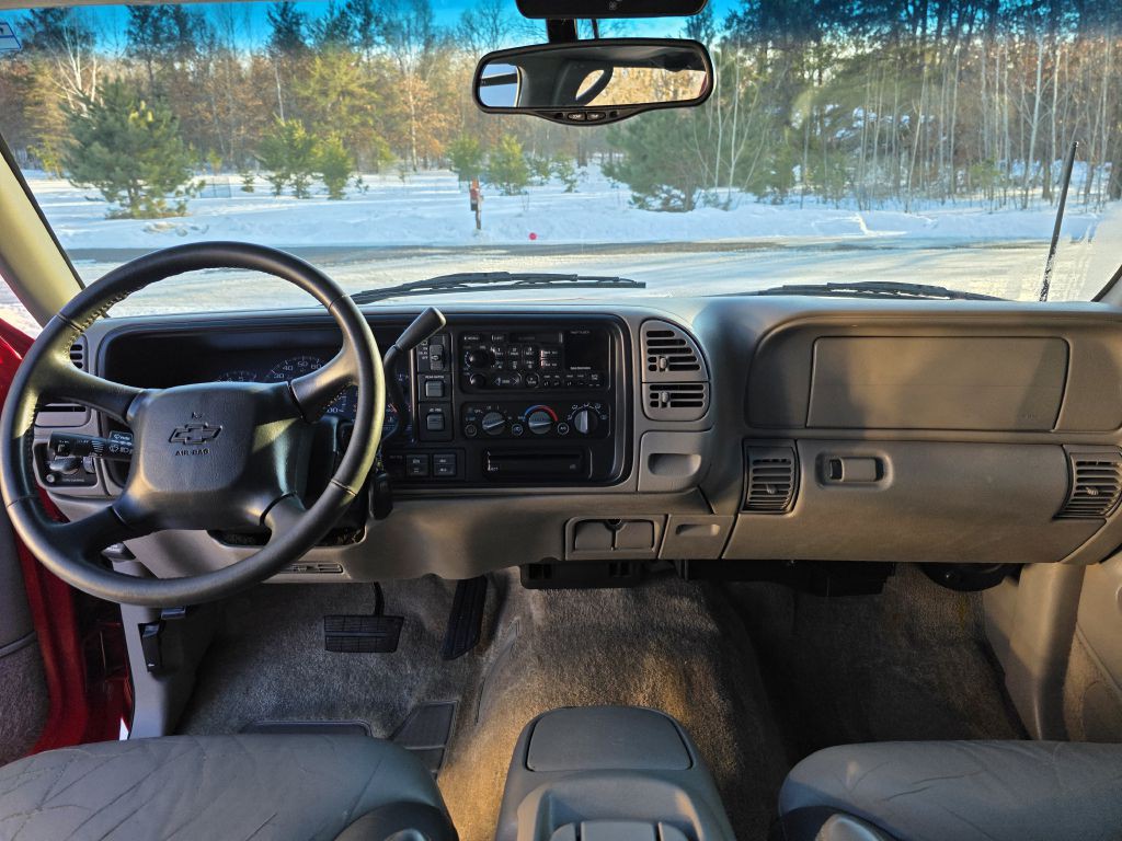 2000 Chevrolet Tahoe Image 28