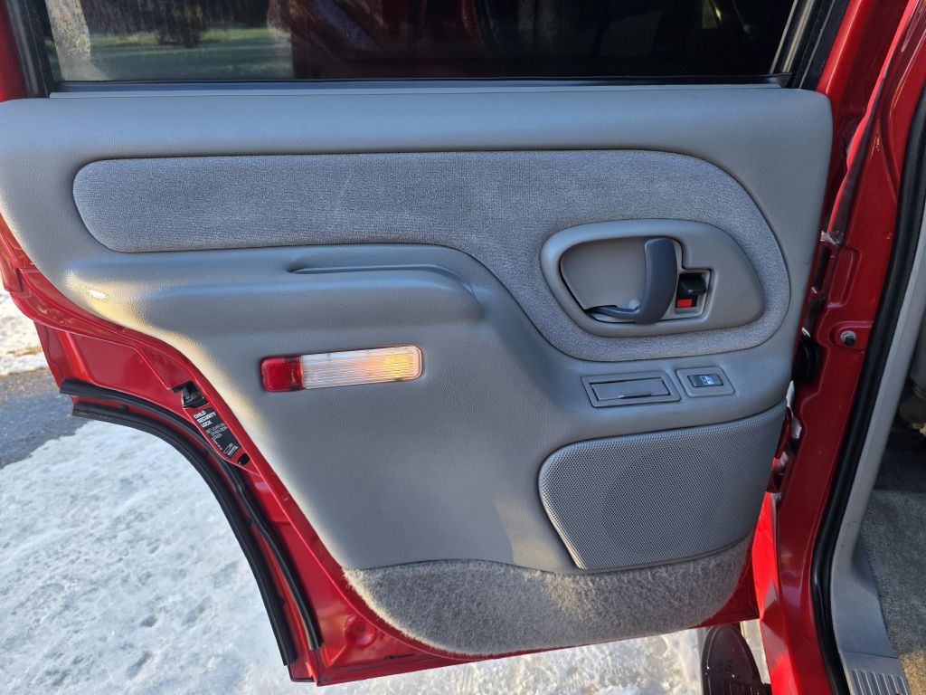 2000 Chevrolet Tahoe Image 29