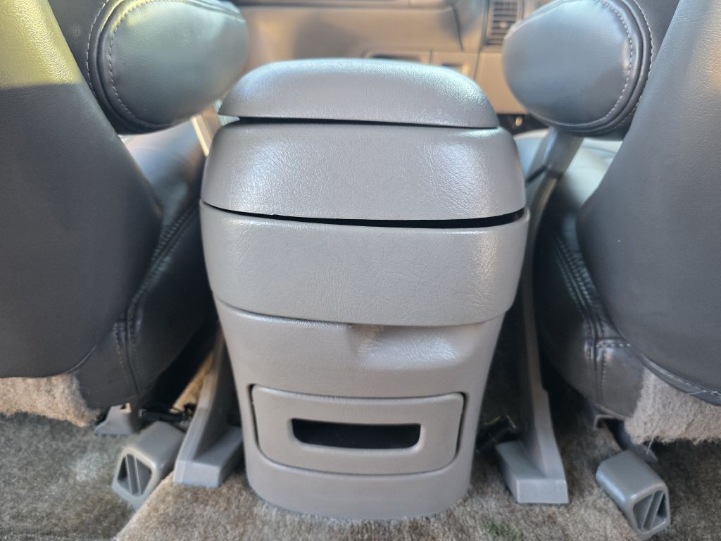 2000 Chevrolet Tahoe Image 33