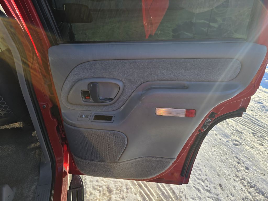 2000 Chevrolet Tahoe Image 35