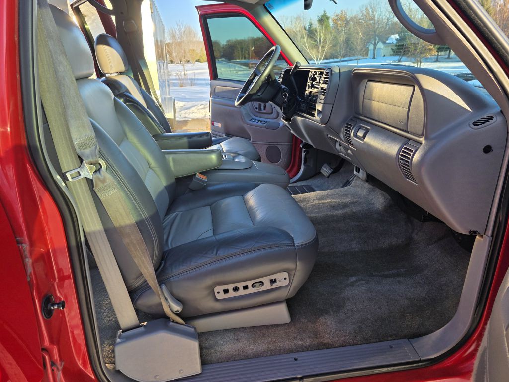 2000 Chevrolet Tahoe Image 37