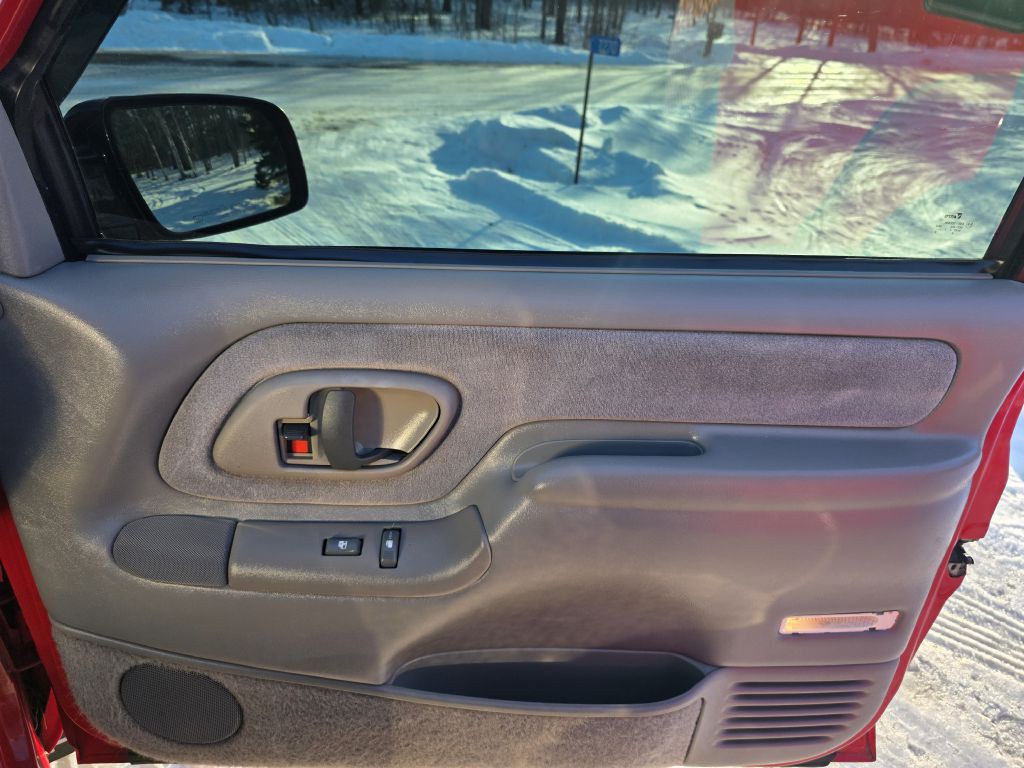 2000 Chevrolet Tahoe Image 40