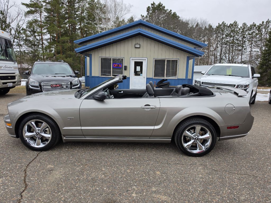 2008 Ford Mustang Image 2