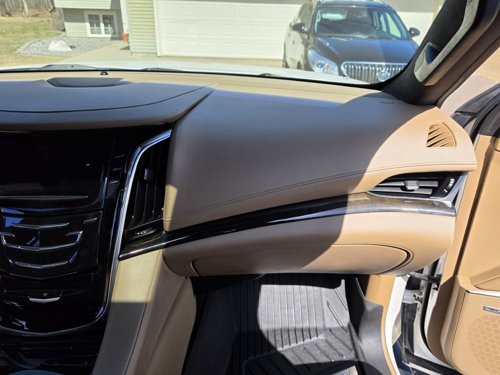 2019 Cadillac Escalade Image 32