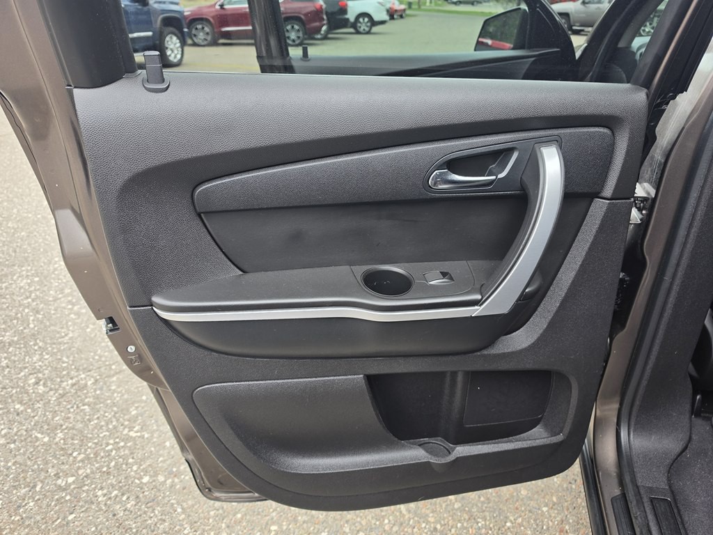 2011 GMC Acadia Image 16