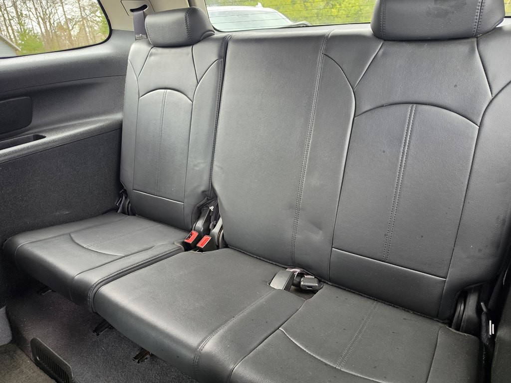 2011 GMC Acadia Image 17