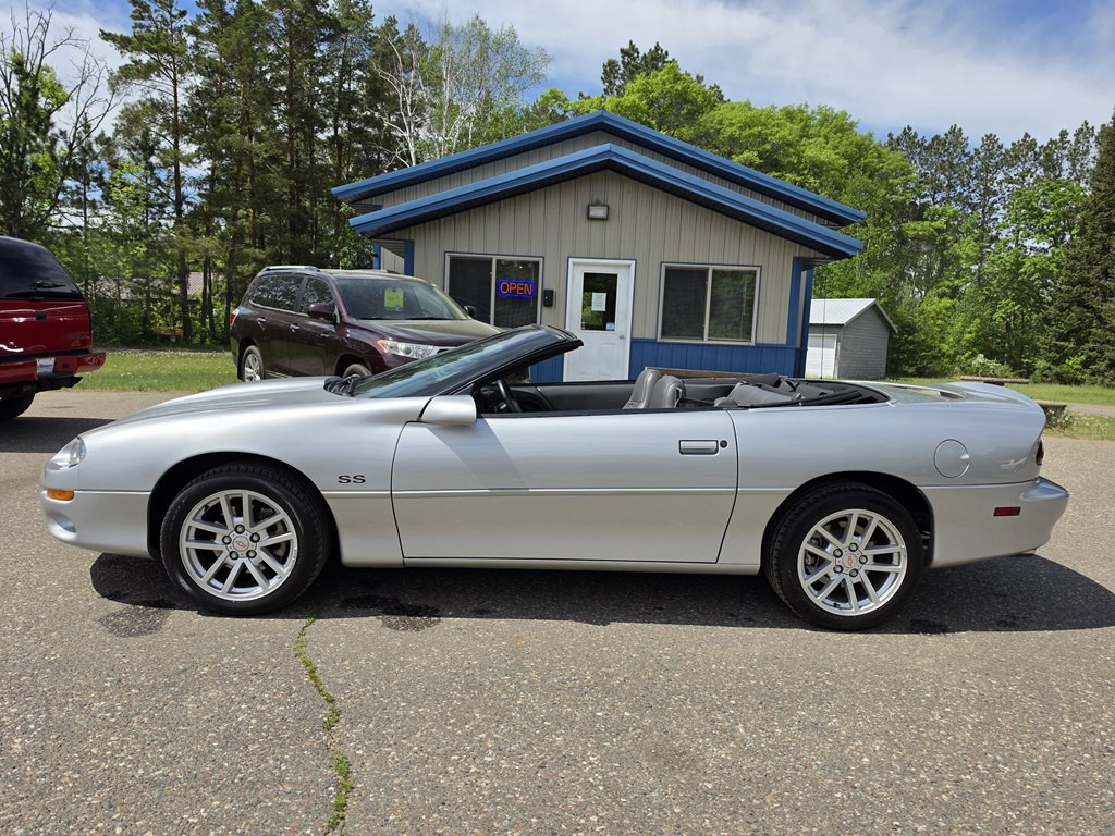 1998 Chevrolet Camaro Image 3