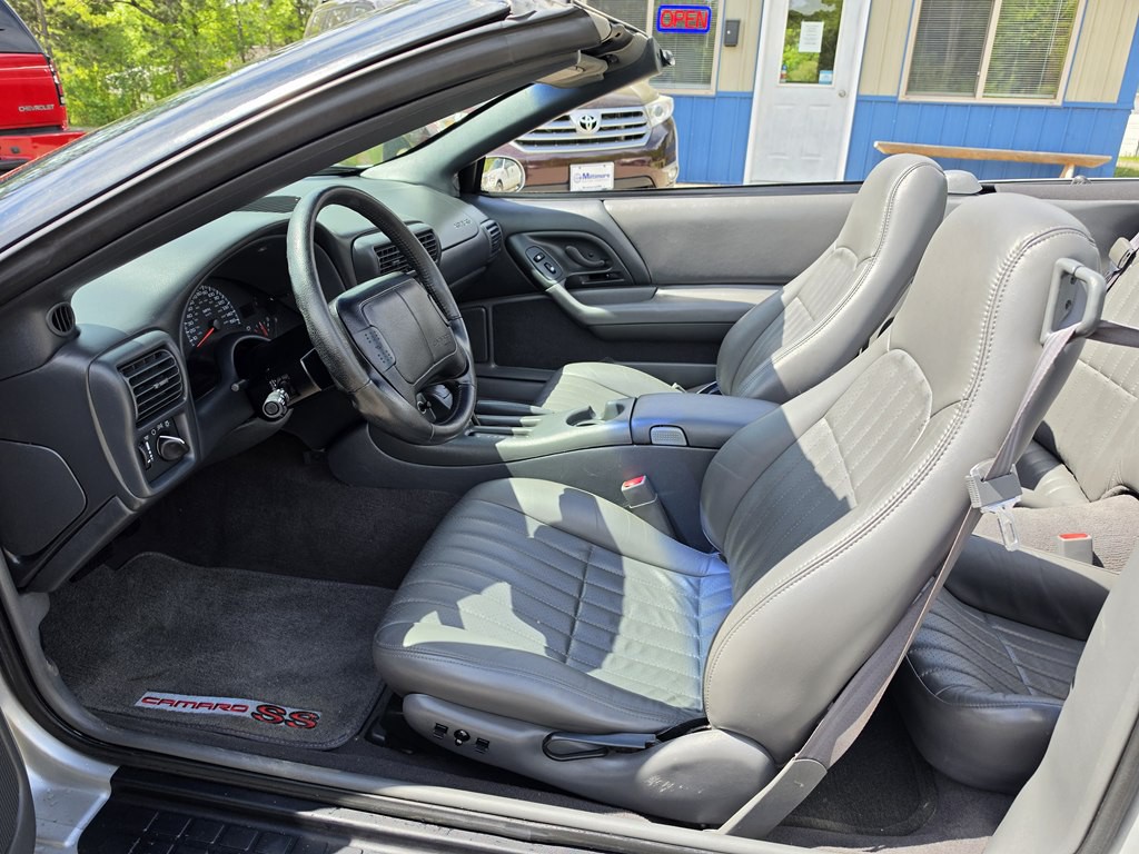 1998 Chevrolet Camaro Image 11