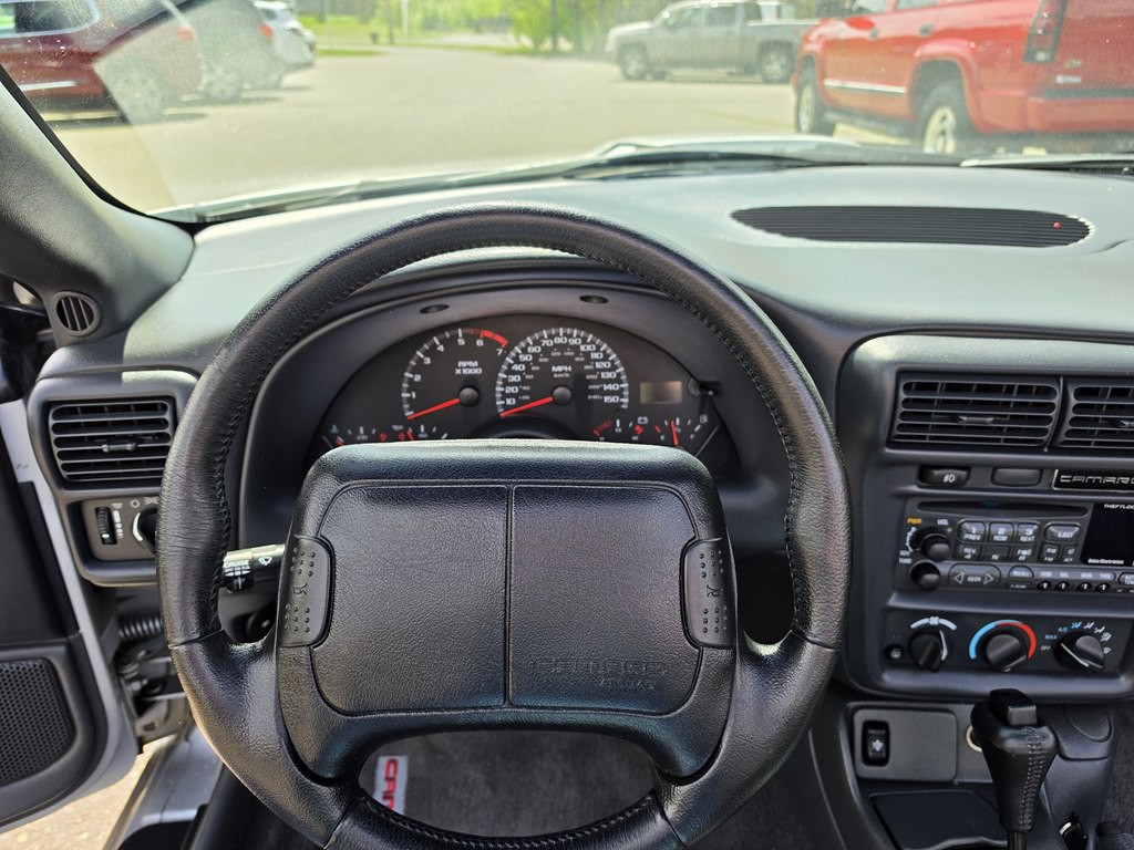 1998 Chevrolet Camaro Image 12
