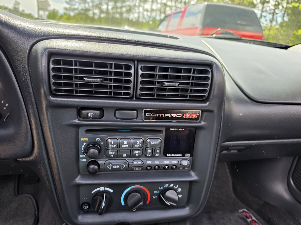 1998 Chevrolet Camaro Image 13