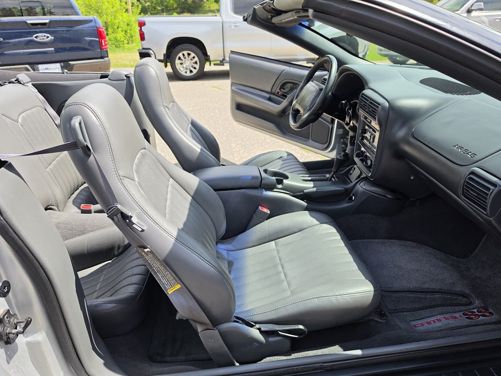 1998 Chevrolet Camaro Image 17