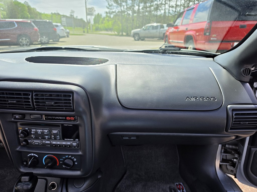 1998 Chevrolet Camaro Image 20
